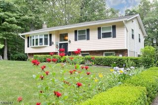 110 Fieldstone Dr, Ringwood Boro, NJ 07456