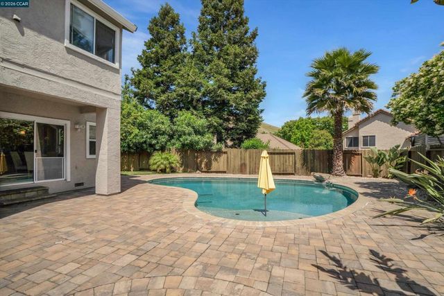 2208 Fieldcrest Ct, Fairfield, CA 94534