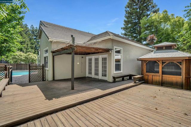 2208 Fieldcrest Ct, Fairfield, CA 94534