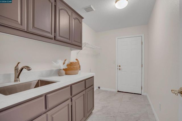 2208 Fieldcrest Ct, Fairfield, CA 94534