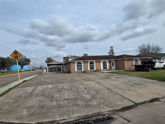 830 Hollycrest Drive, Channelview, TX 77530