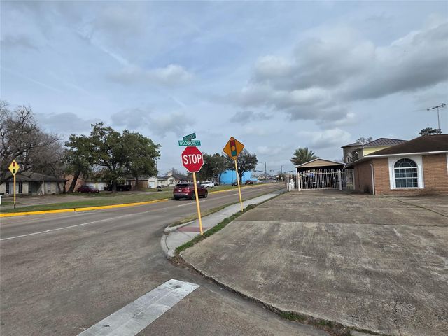 830 Hollycrest Drive, Channelview, TX 77530