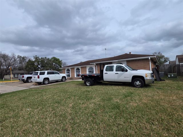 830 Hollycrest Drive, Channelview, TX 77530