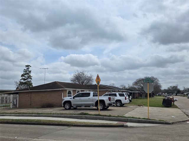 830 Hollycrest Drive, Channelview, TX 77530