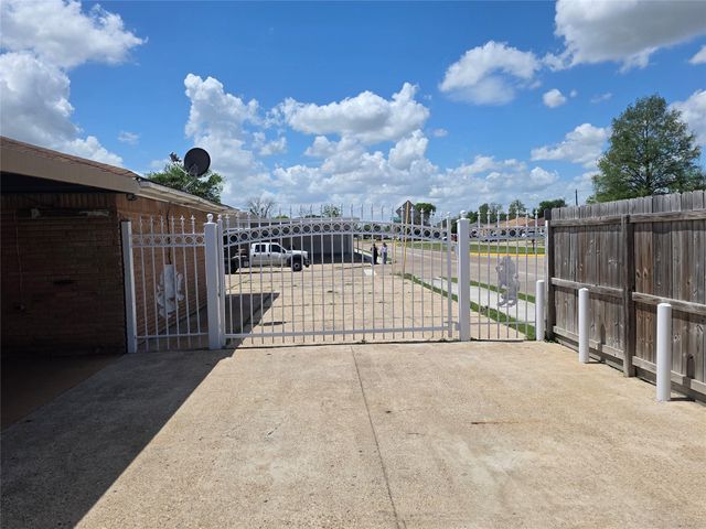 830 Hollycrest Drive, Channelview, TX 77530