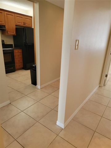 2424 W TAMPA BAY BLVD M-201, Tampa, FL 33607