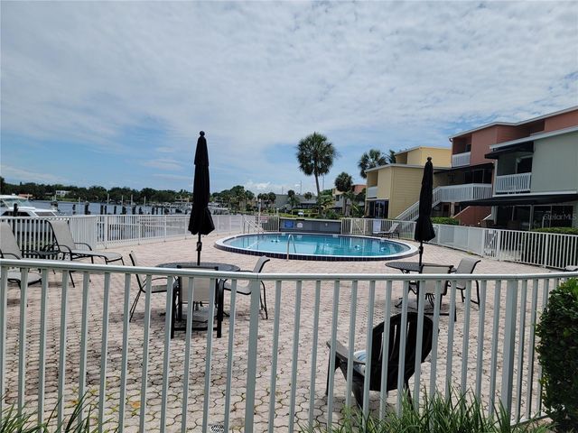 2424 W TAMPA BAY BLVD M-201, Tampa, FL 33607