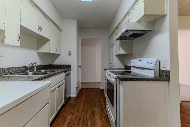 3213 Thames Street, Irving, TX 75062