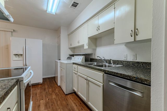 3213 Thames Street, Irving, TX 75062