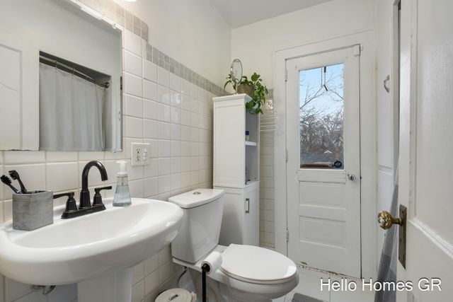 450 Kenwood Street Ne, City Of Grand Rapids, MI 49505