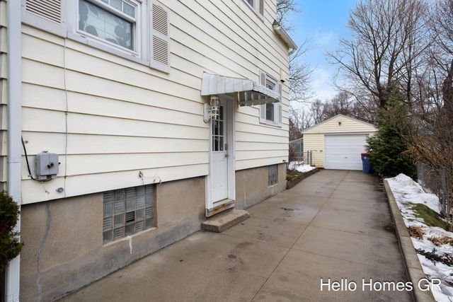 450 Kenwood Street Ne, City Of Grand Rapids, MI 49505