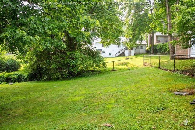 808 Wisteria Drive, South Charleston, WV 25309
