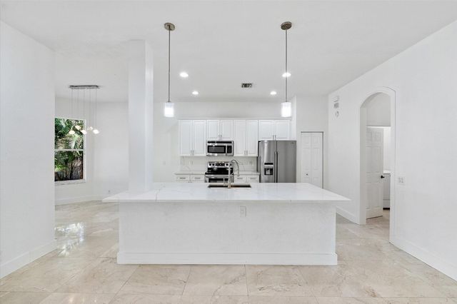 2013 Harbor View Circle, Weston, FL 33327