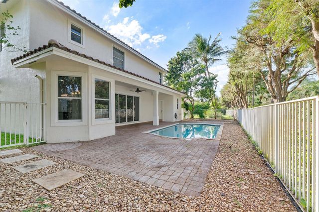 2013 Harbor View Circle, Weston, FL 33327