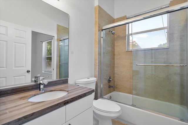 2013 Harbor View Circle, Weston, FL 33327