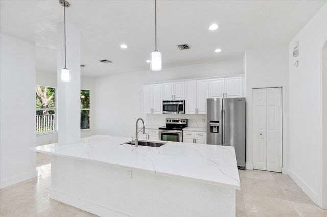 2013 Harbor View Circle, Weston, FL 33327