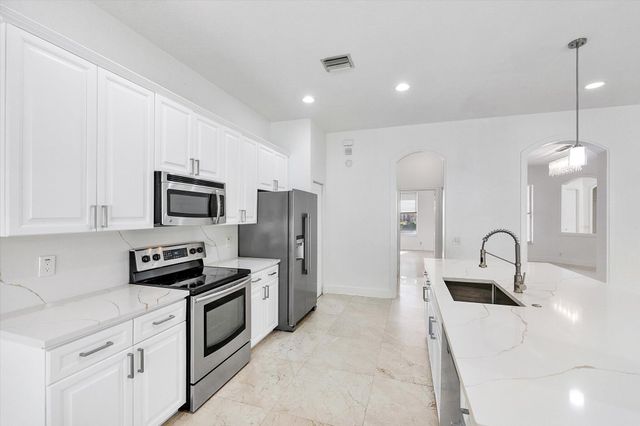 2013 Harbor View Circle, Weston, FL 33327