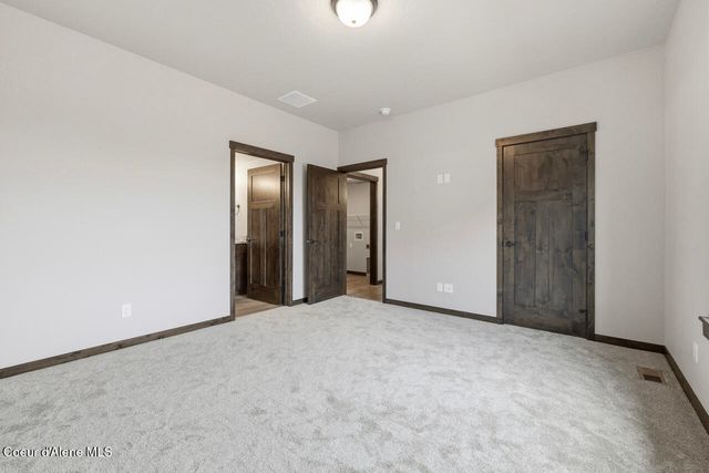 8429 N SNOWFLAKE LN, Hayden, ID 83835