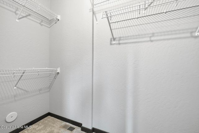 8429 N SNOWFLAKE LN, Hayden, ID 83835