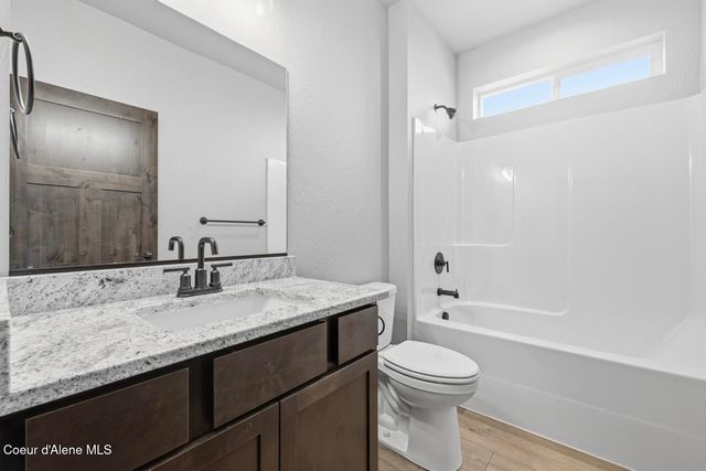 8429 N SNOWFLAKE LN, Hayden, ID 83835