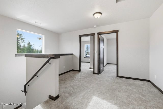 8429 N SNOWFLAKE LN, Hayden, ID 83835