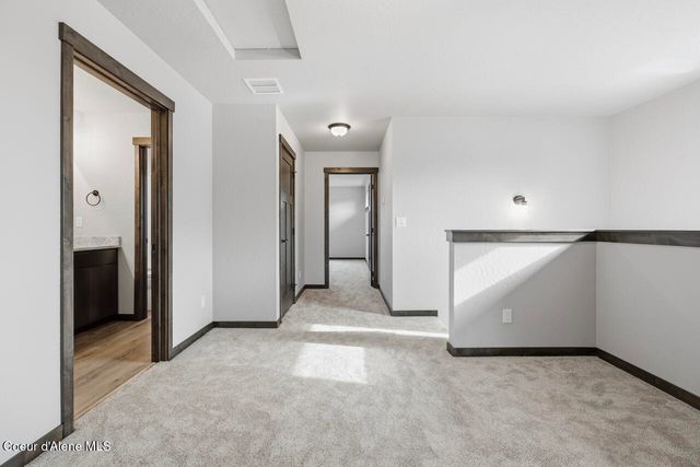 8429 N SNOWFLAKE LN, Hayden, ID 83835