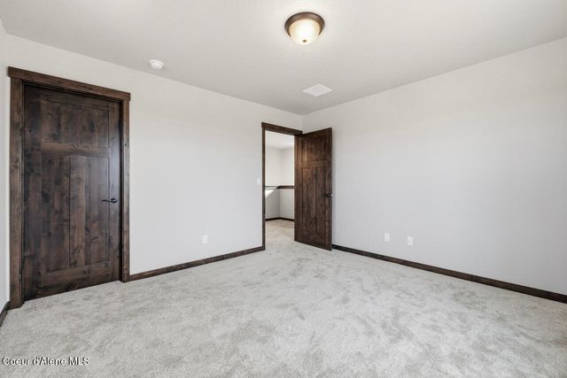 8429 N SNOWFLAKE LN, Hayden, ID 83835