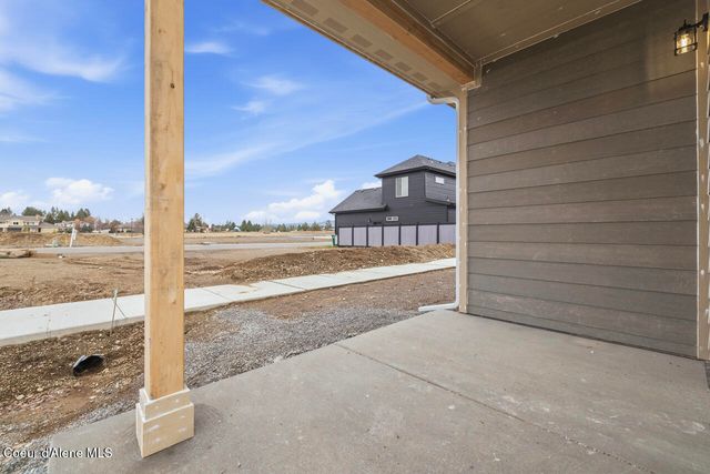 8429 N SNOWFLAKE LN, Hayden, ID 83835