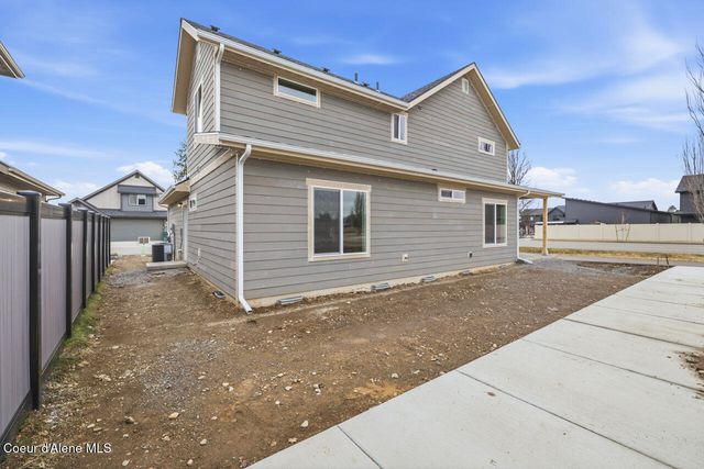 8429 N SNOWFLAKE LN, Hayden, ID 83835