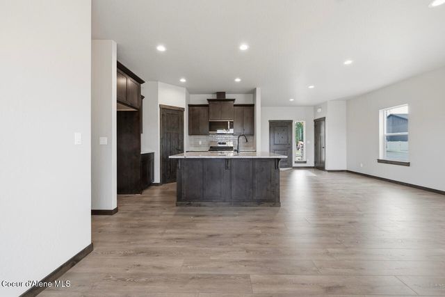 8429 N SNOWFLAKE LN, Hayden, ID 83835