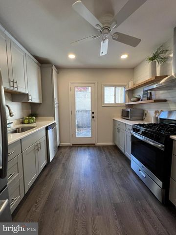 324 S CASTLE ST, Baltimore, MD 21231