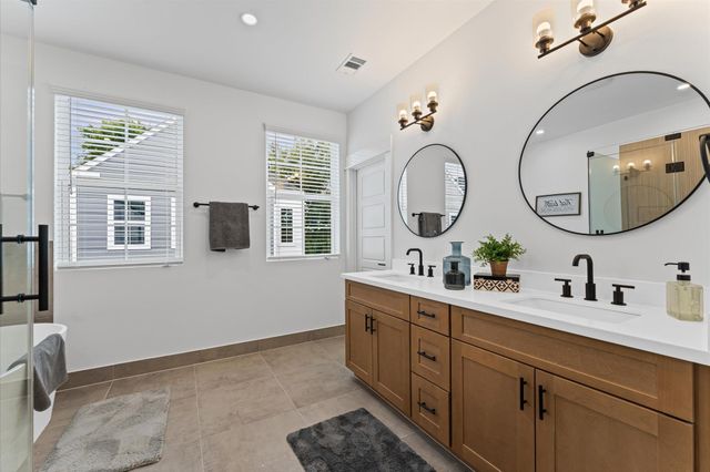 412 Neyland Street G, Houston, TX 77022