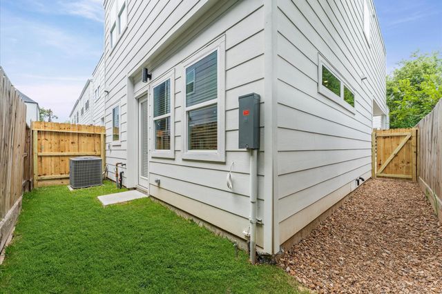 412 Neyland Street G, Houston, TX 77022
