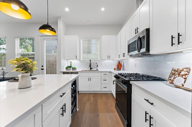 412 Neyland Street G, Houston, TX 77022