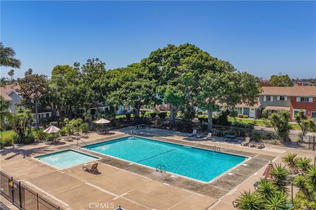 19868 Piccadilly Lane, Huntington Beach, CA 92646