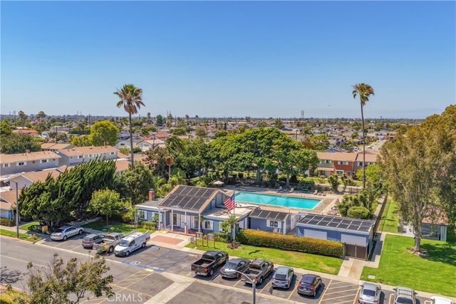 19868 Piccadilly Lane, Huntington Beach, CA 92646