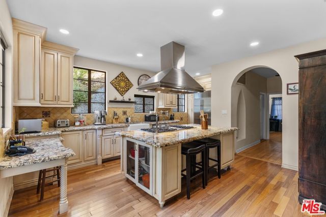 2856 Glendower Avenue, Los Angeles, CA 90027
