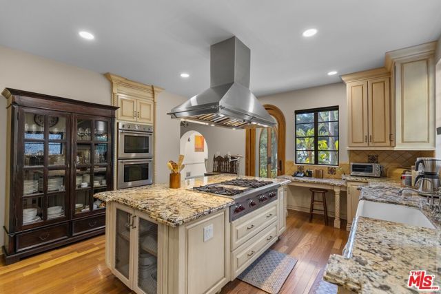 2856 Glendower Avenue, Los Angeles, CA 90027