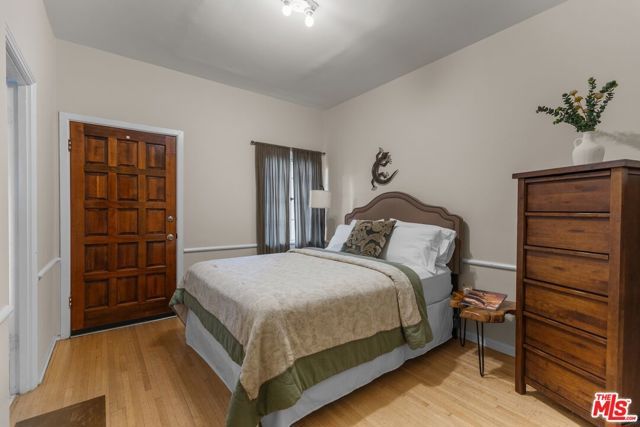 2856 Glendower Avenue, Los Angeles, CA 90027