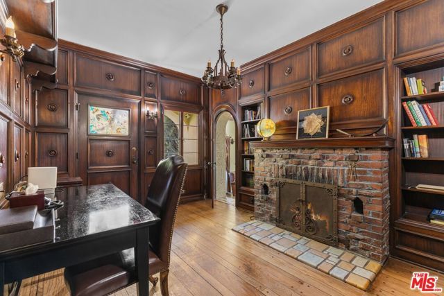 2856 Glendower Avenue, Los Angeles, CA 90027