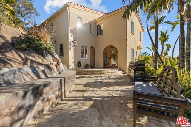 2856 Glendower Avenue, Los Angeles, CA 90027