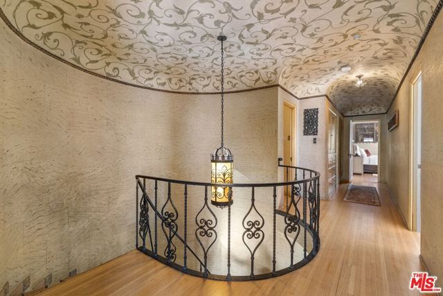 2856 Glendower Avenue, Los Angeles, CA 90027