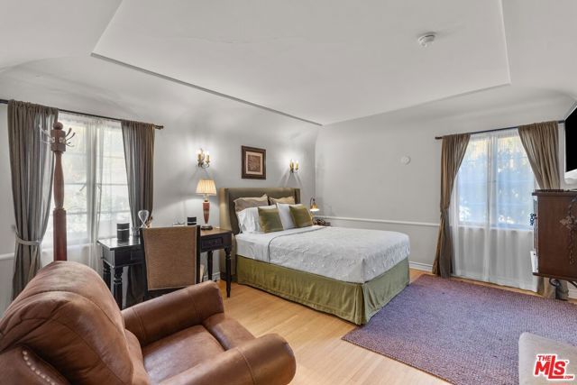 2856 Glendower Avenue, Los Angeles, CA 90027
