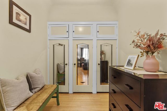2856 Glendower Avenue, Los Angeles, CA 90027
