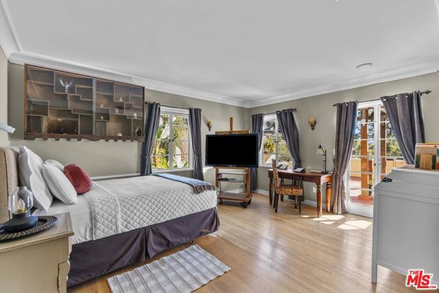 2856 Glendower Avenue, Los Angeles, CA 90027