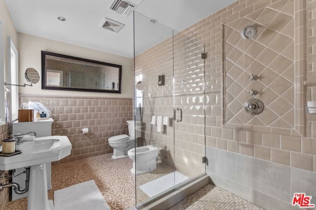 2856 Glendower Avenue, Los Angeles, CA 90027