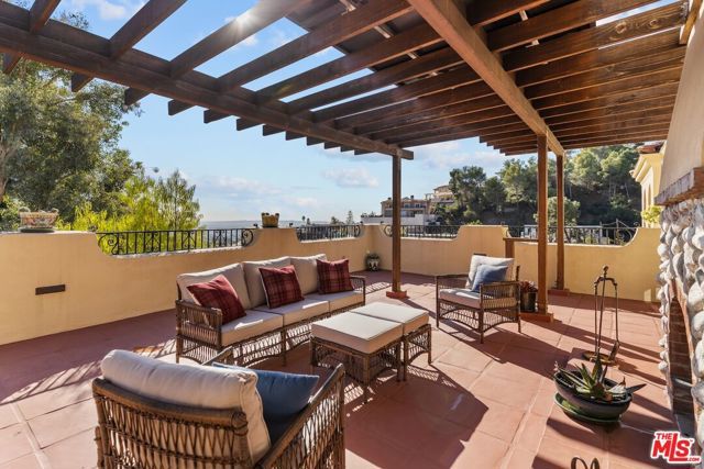 2856 Glendower Avenue, Los Angeles, CA 90027