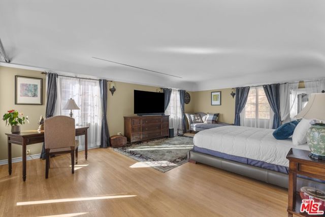 2856 Glendower Avenue, Los Angeles, CA 90027