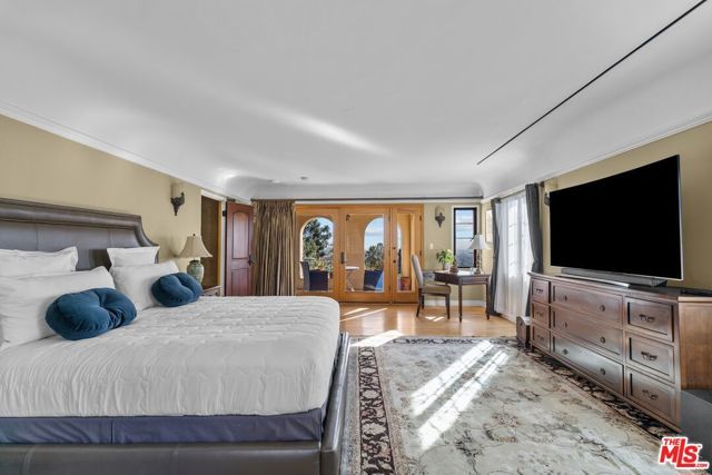 2856 Glendower Avenue, Los Angeles, CA 90027