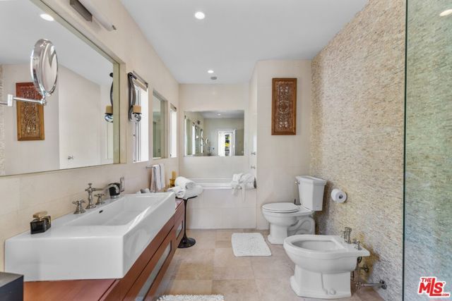 2856 Glendower Avenue, Los Angeles, CA 90027